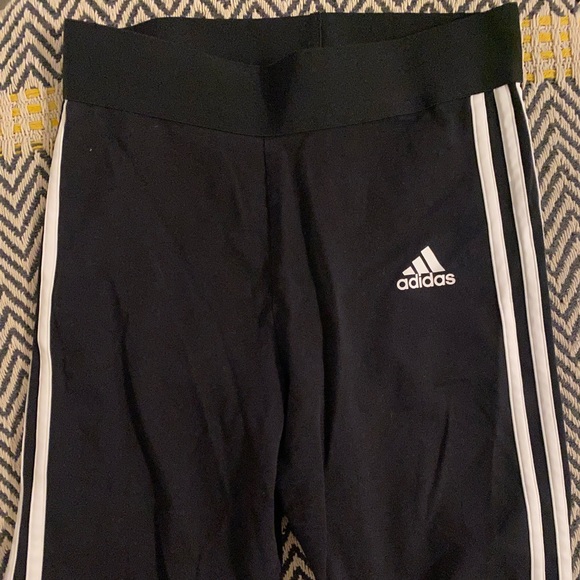 📣💪🏻Black Adidas Biker Shorts - Picture 2 of 4